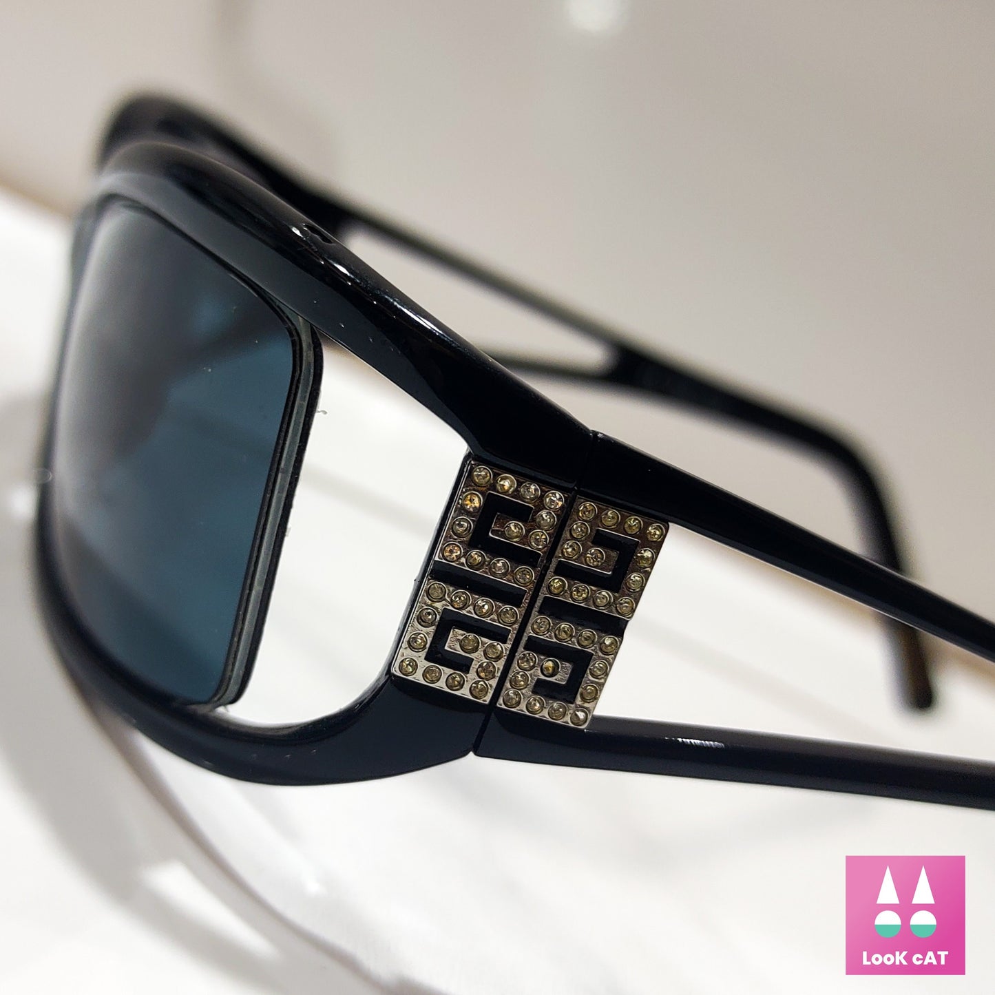 Givenchy SVG 597S occhiali da sole vintage avvolgenti con scudo lunetta brille y2k sfumature cyber