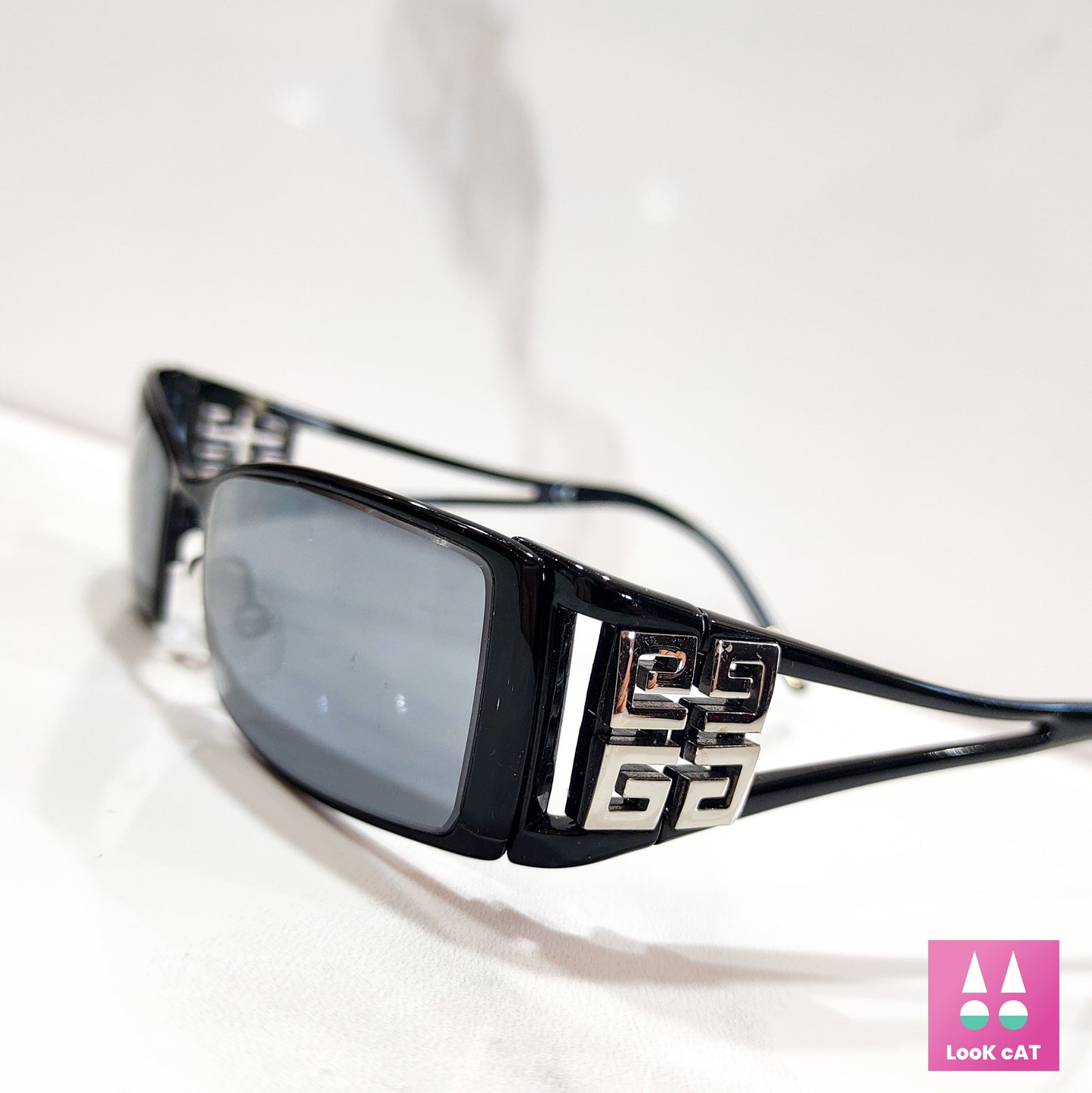 Givenchy SVG 597S occhiali da sole vintage avvolgenti con scudo lunetta brille y2k sfumature cyber