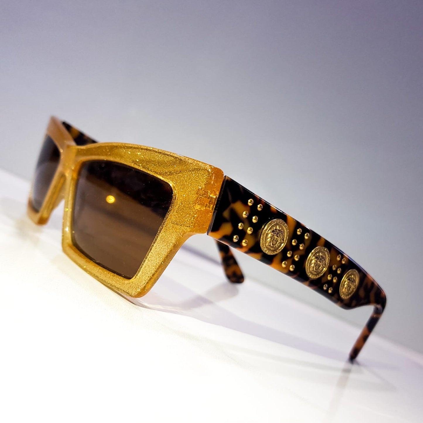 Gianni Versace s16 复古太阳镜闪耀月牙