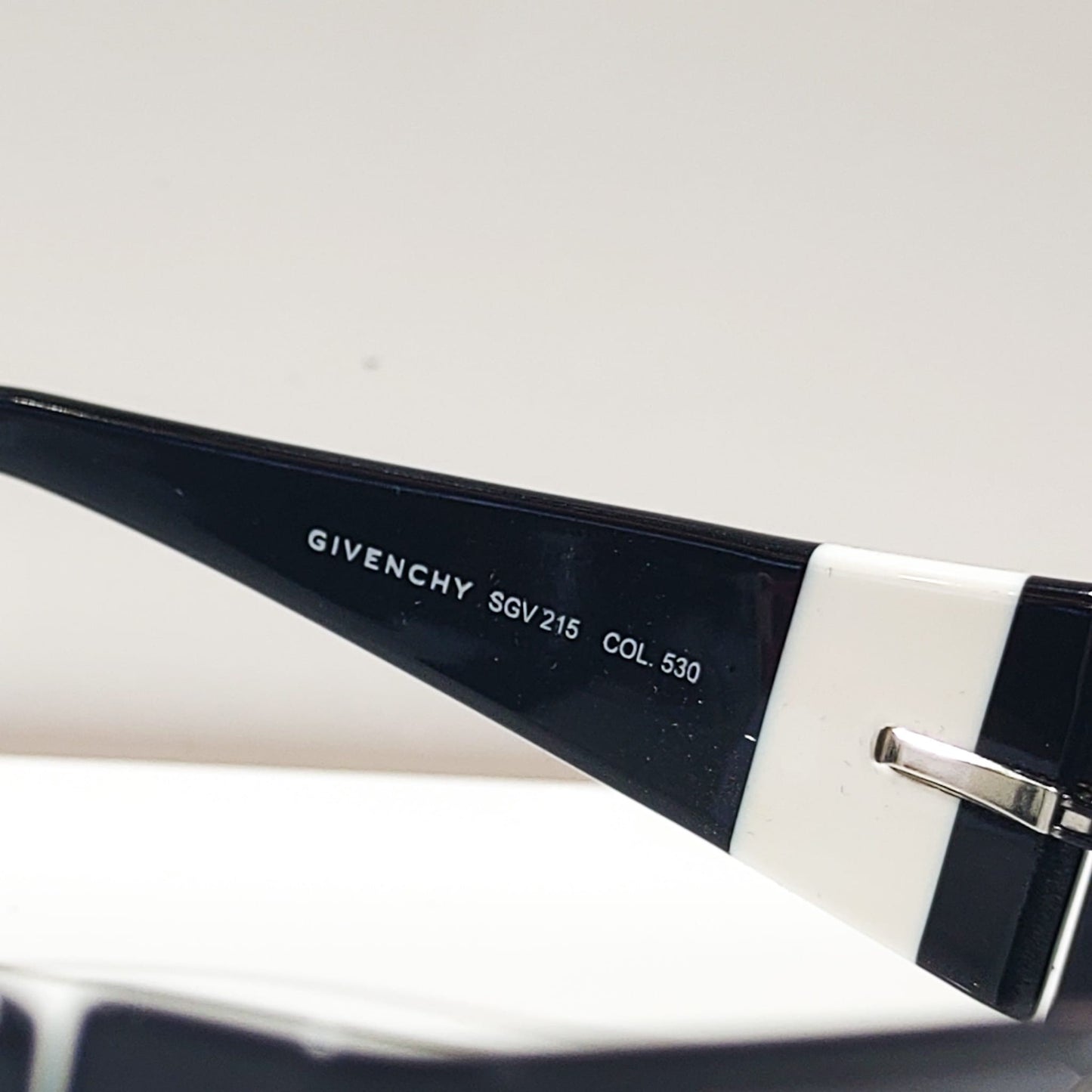 Givenchy modello SGV 215  sunglasses lunette brille y2k shades