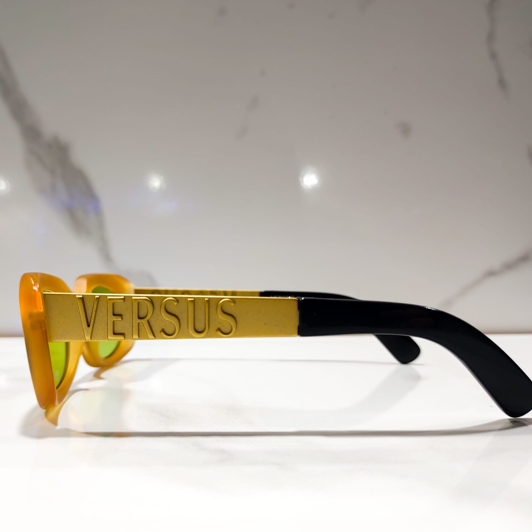 Gianni Versace Versus mod E33 太阳镜复古90 年代半月形眼镜