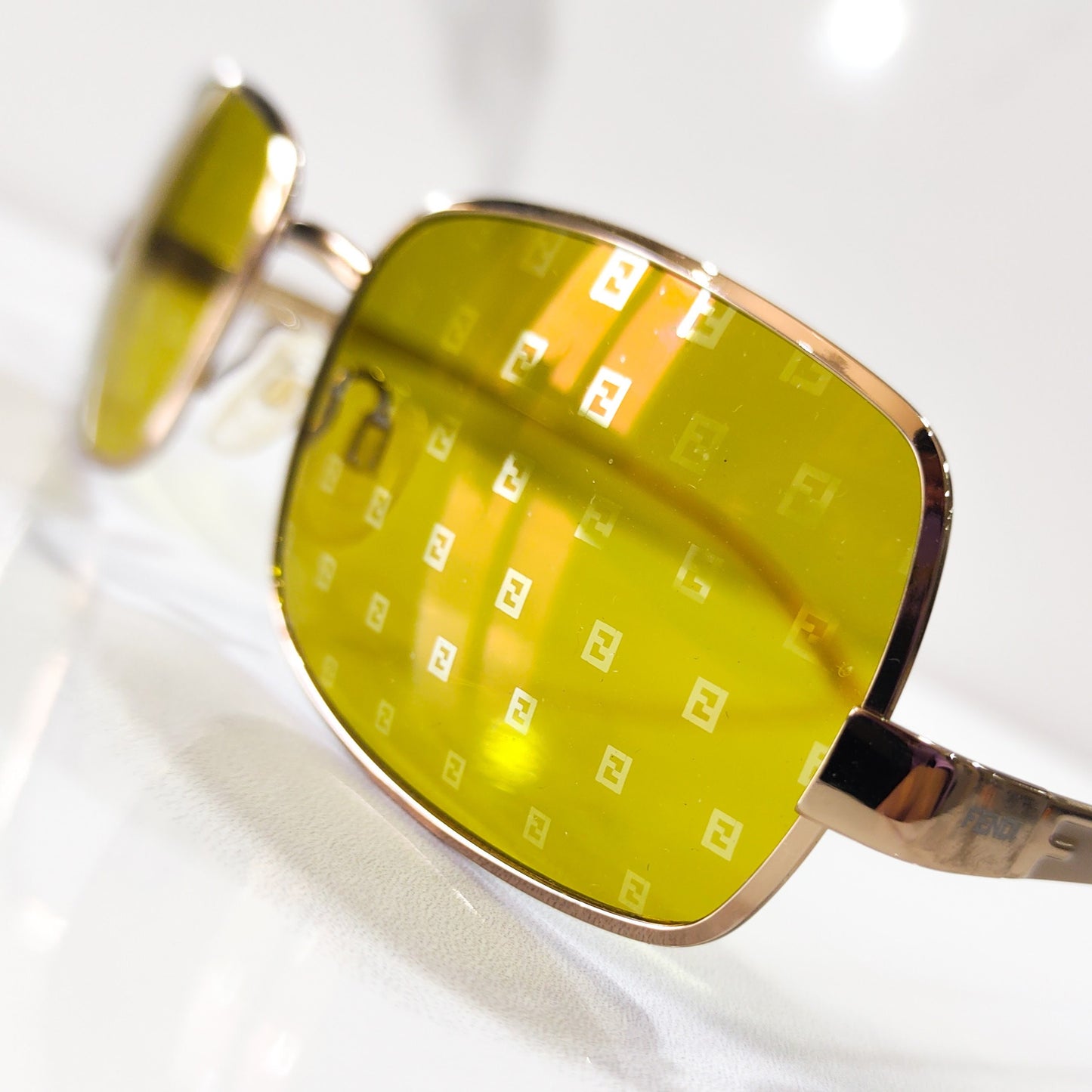 Fendi 型号 SL7331 brille 边框太阳镜 y2k 交织字母图案色调