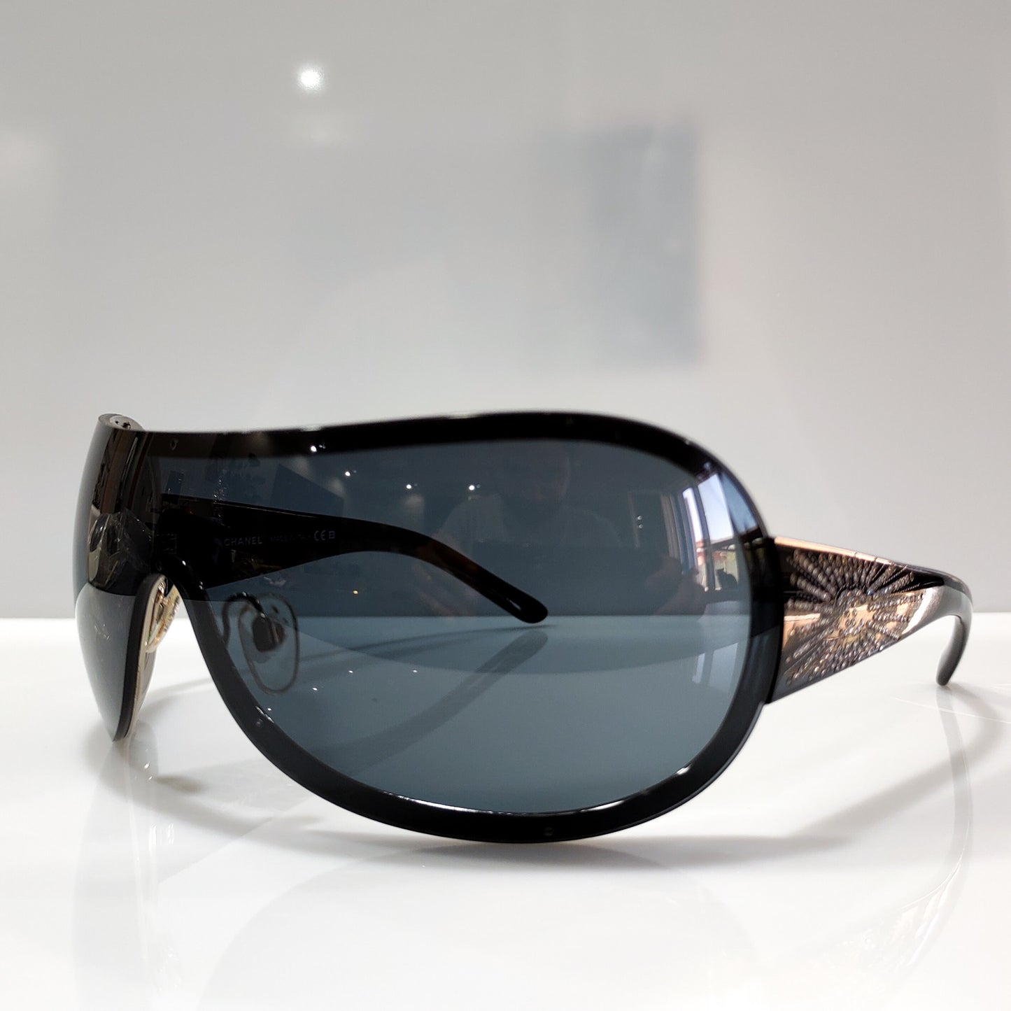 Occhiali da sole Chanel modello 4148 wrap shield lunetta brille sfumature y2k