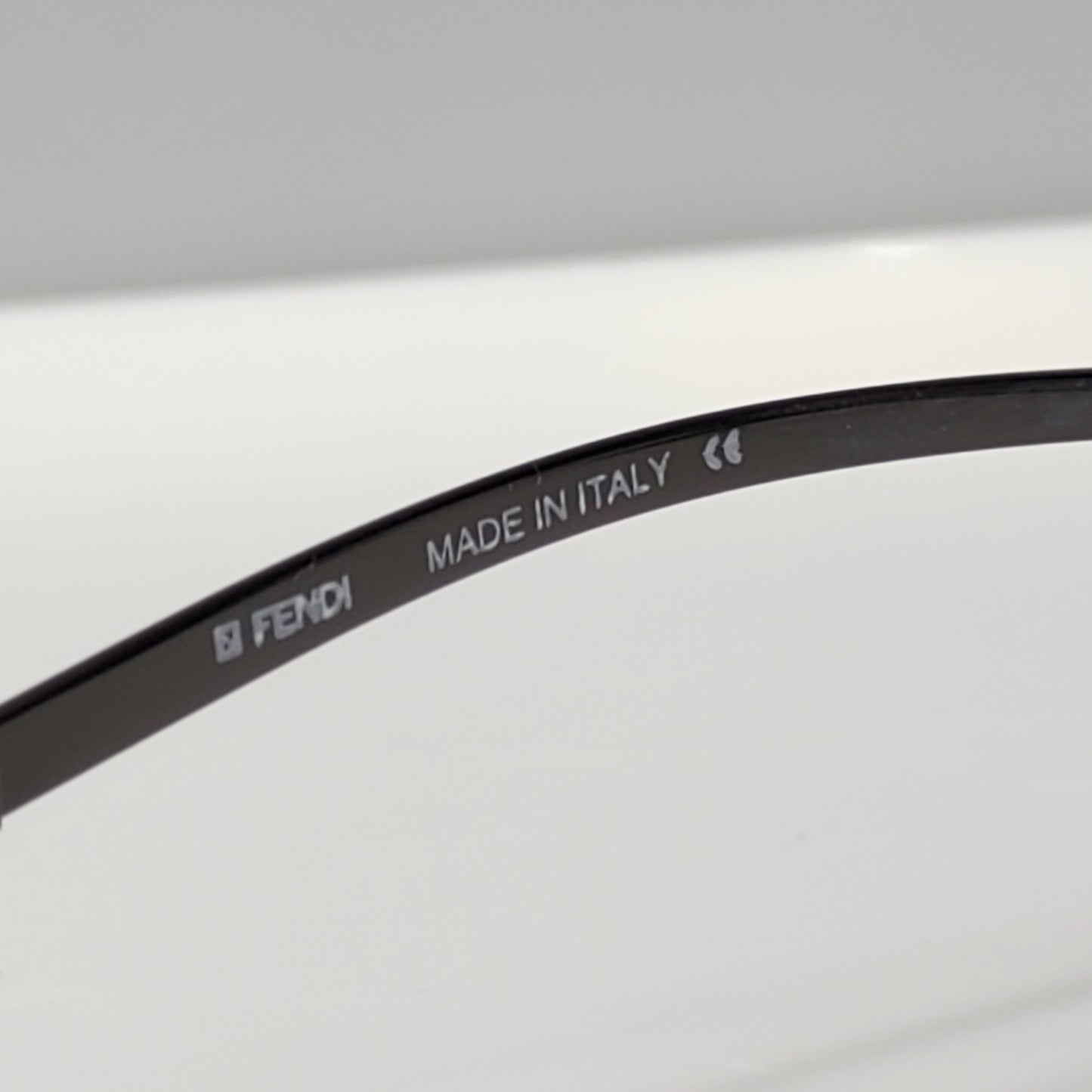 Occhiali da sole Fendi modello SL7402 wrap shield lunetta brille sfumature y2k