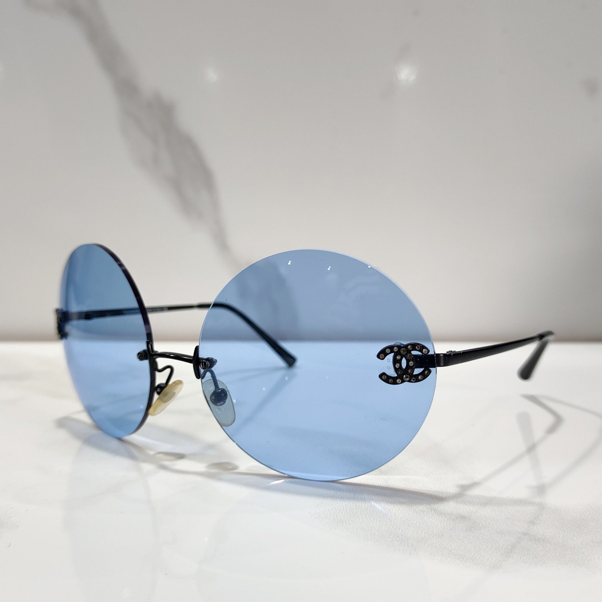 CHANEL Purple Lens Silver Rimless Frame CC Logo Sunglasses 4002