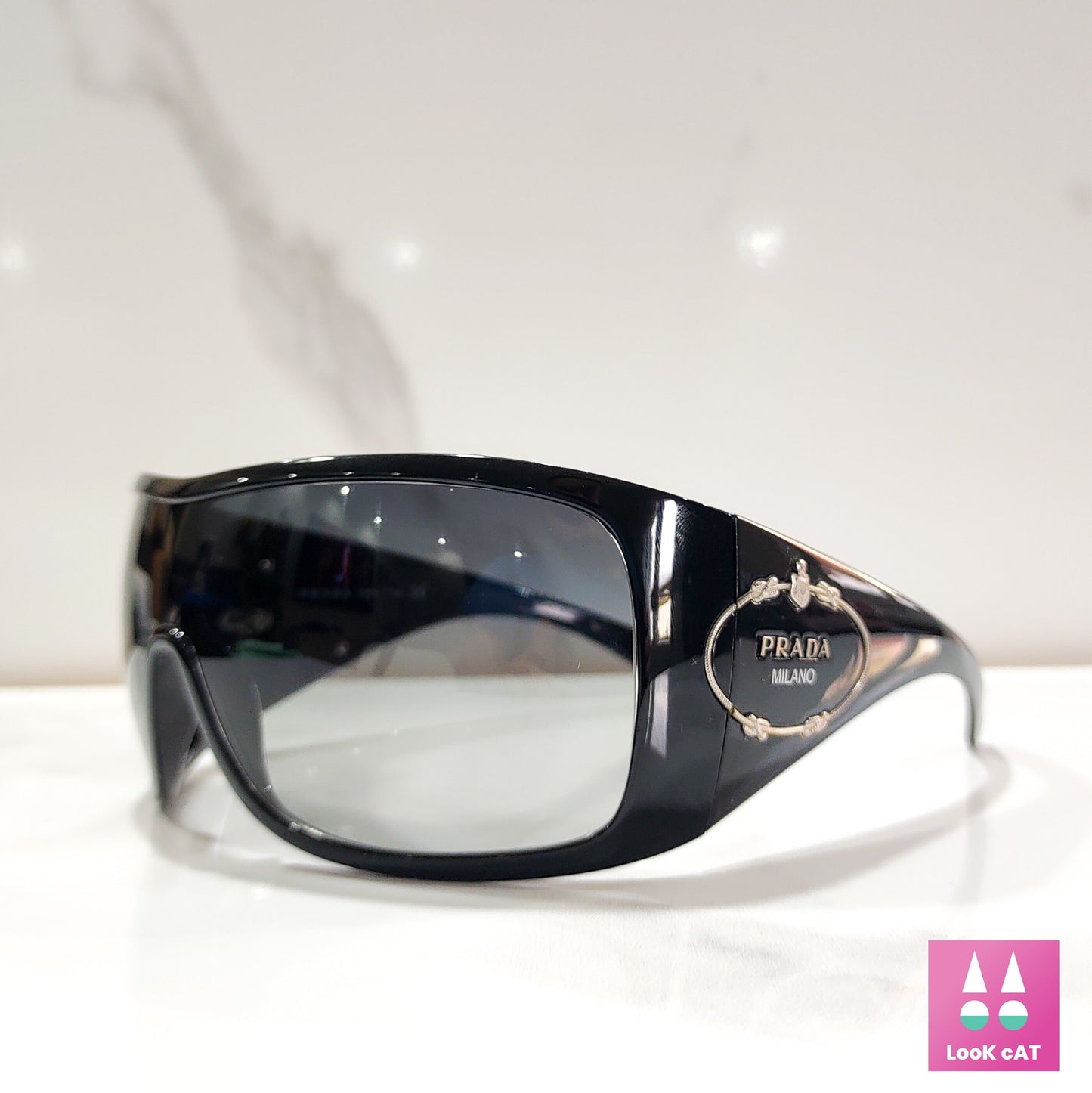 Occhiali da sole Prada modello SPR 04H lunette brille y2k shades