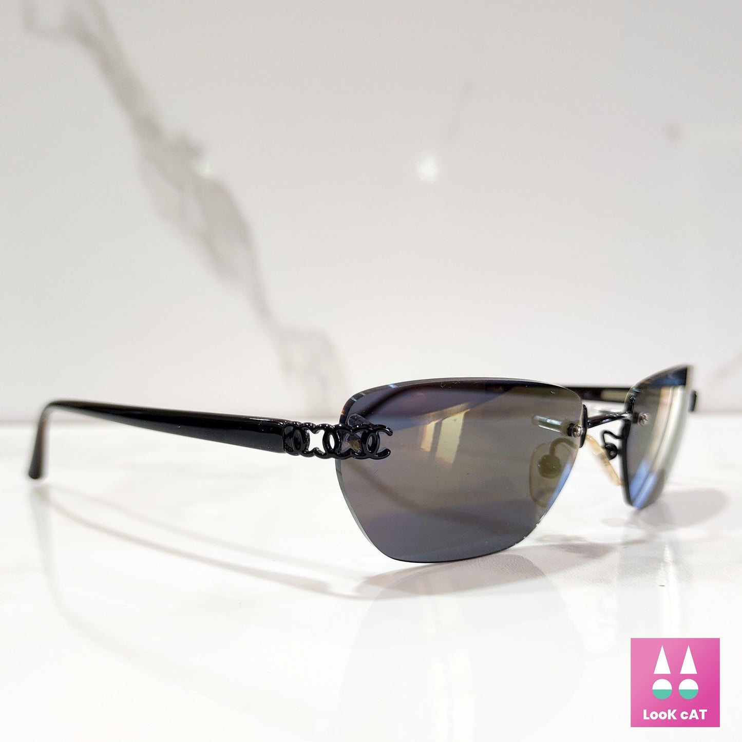 Occhiali da sole Chanel modello 2025 lunette brille y2k shades senza montatura