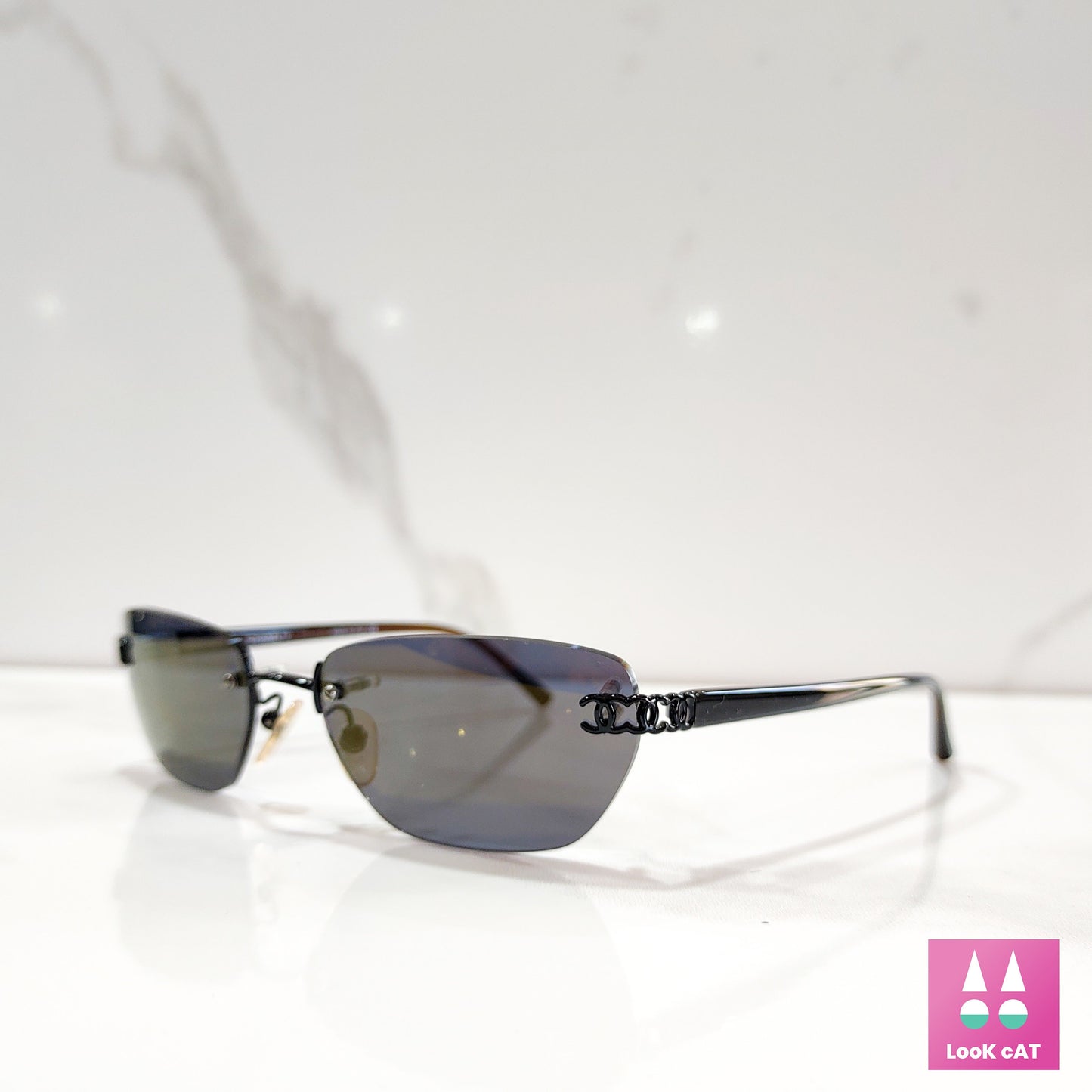 Occhiali da sole Chanel modello 2025 lunette brille y2k shades senza montatura