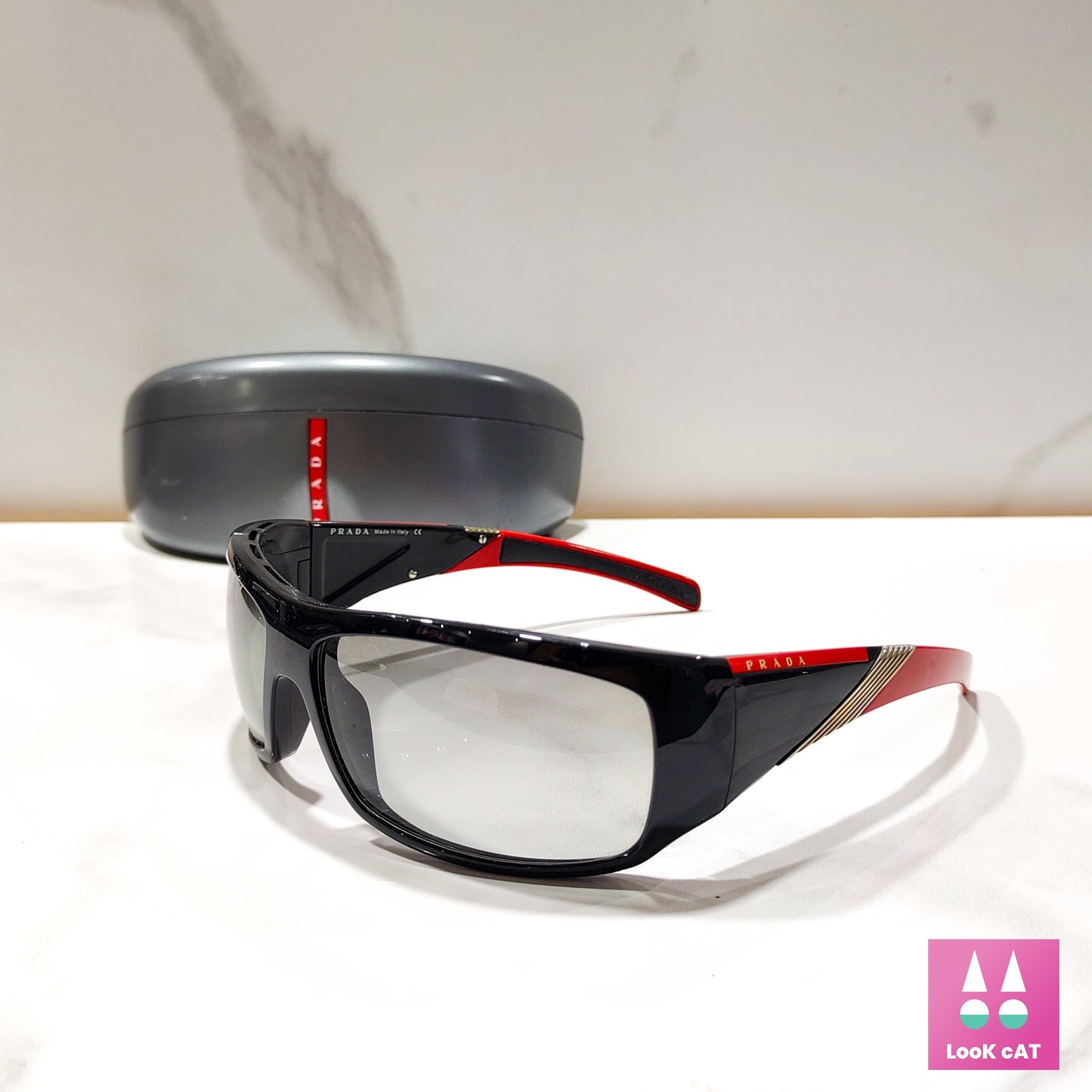 Occhiali da sole Prada modello SPS 06H lunette brille y2k shades