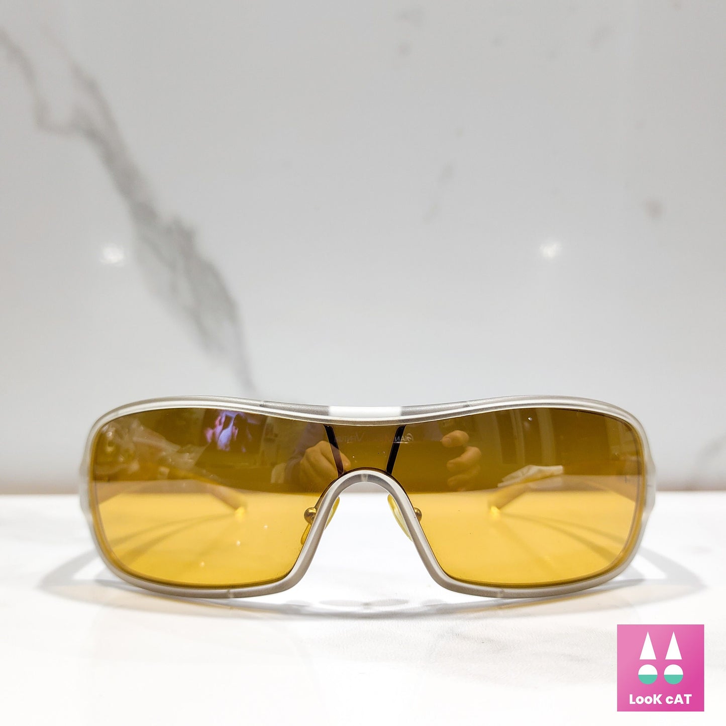 Occhiali da sole Prada modello SPR 10D avvolgenti lunette con sfumature brille y2k